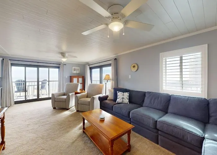 Holiday home Stunning Ocean-front And Ocean-view With Pools And Sports Courts