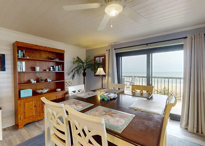 Holiday home Stunning Ocean-front And Ocean-view With Pools And Sports Courts *
