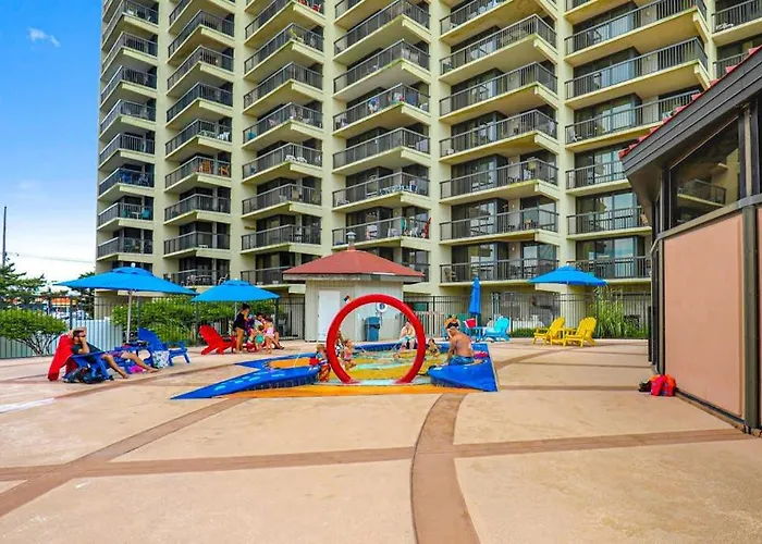 Holiday home Stunning Ocean-front And Ocean-view With Pools And Sports Courts