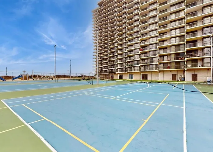 Holiday home Stunning Ocean-front And Ocean-view With Pools And Sports Courts