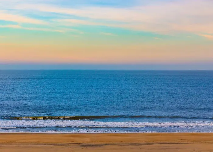 Holiday home Stunning Ocean-front And Ocean-view With Pools And Sports Courts